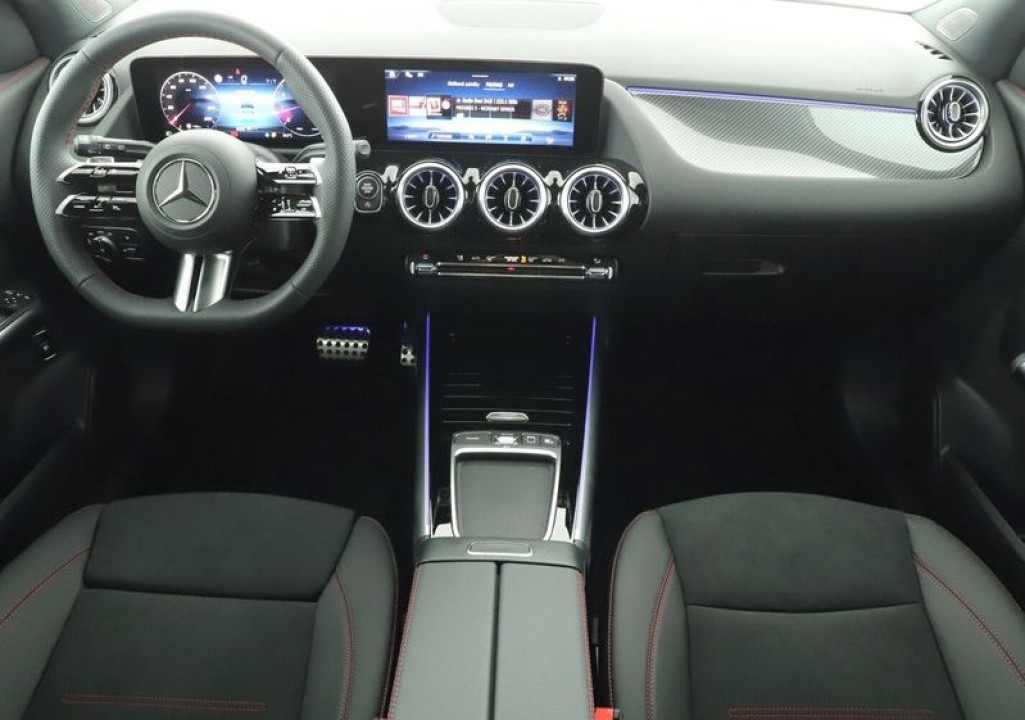 Mercedes-Benz GLA 220 4MATIC AMG Line - foto 11