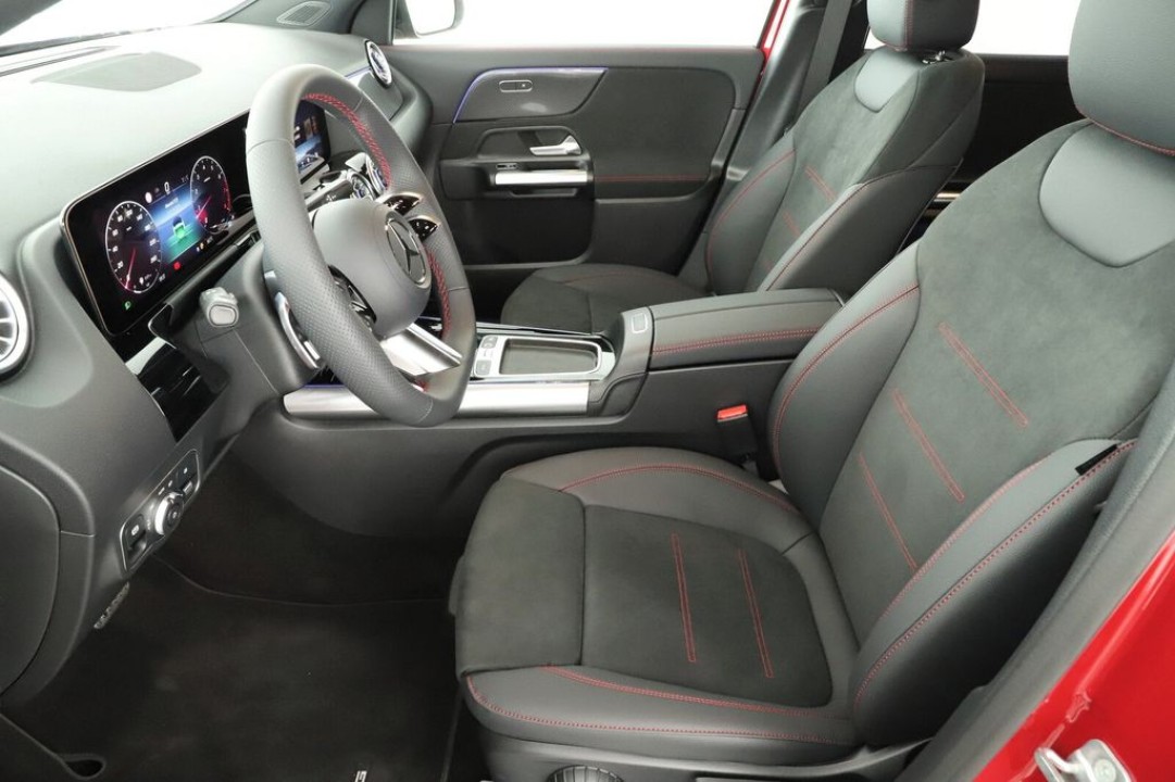 Mercedes-Benz GLA 220 4MATIC AMG Line - foto 7