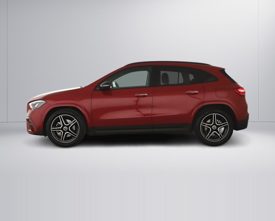 Mercedes-Benz GLA 220 4MATIC AMG Line (2)