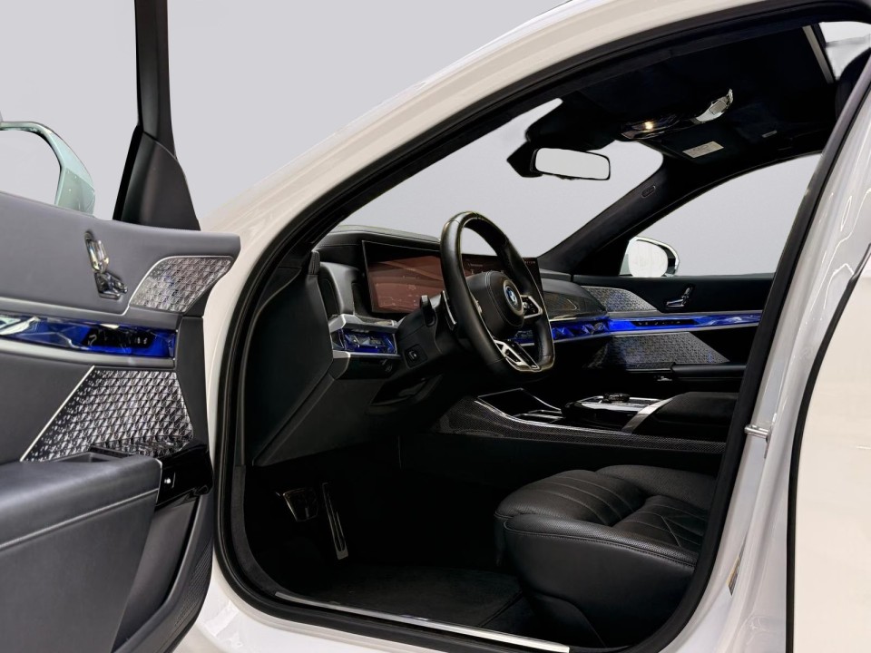 BMW i7 xDrive60 M-Sport - foto 12