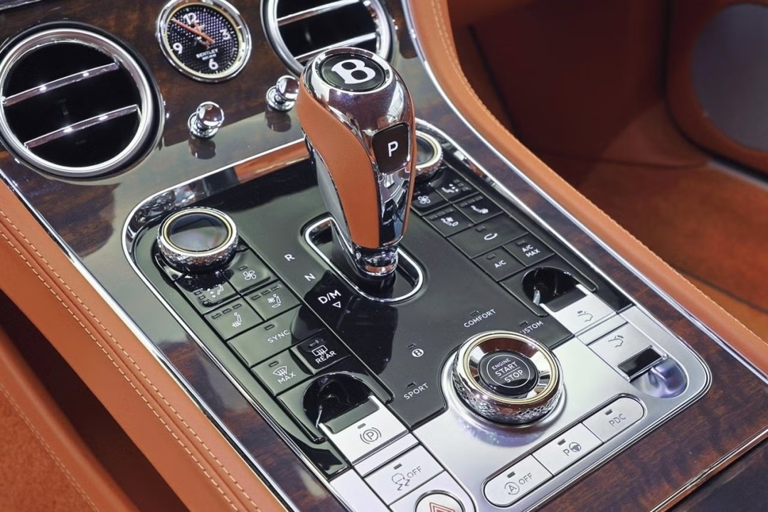 Bentley Continental GT V8 - foto 13
