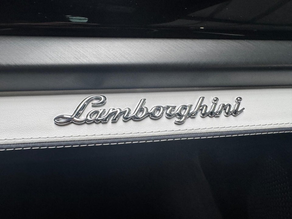 Lamborghini URUS SE - foto 26
