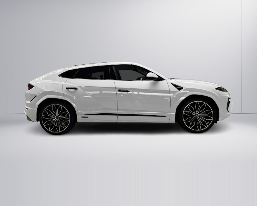 Lamborghini URUS SE (2)