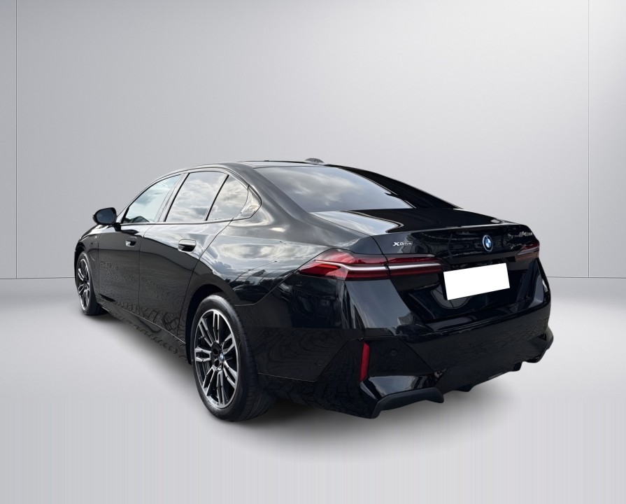 BMW Seria 5 530e xDrive M-Sport (4)