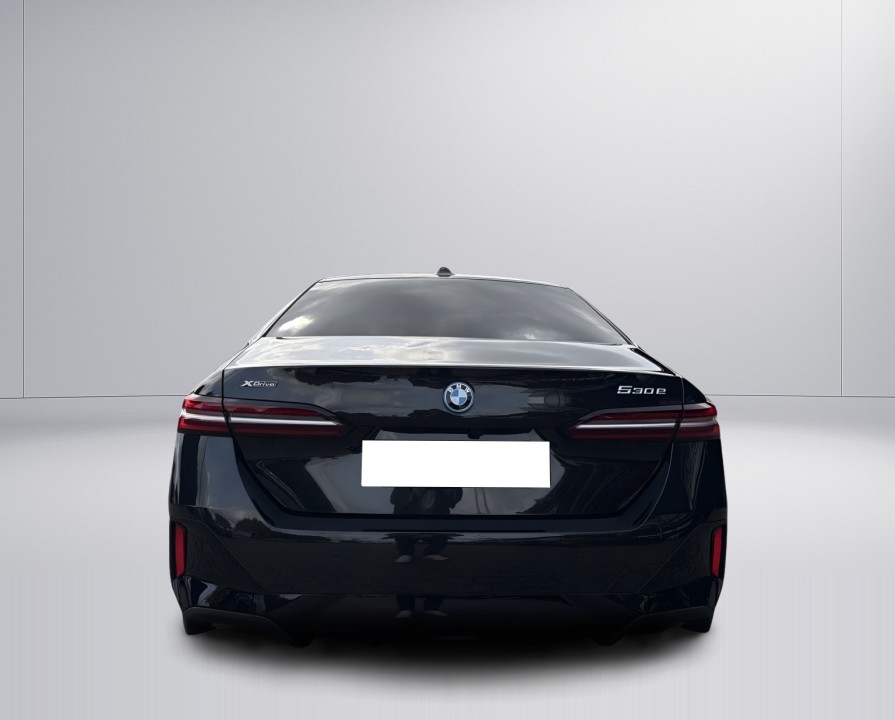 BMW Seria 5 530e xDrive M-Sport (3)