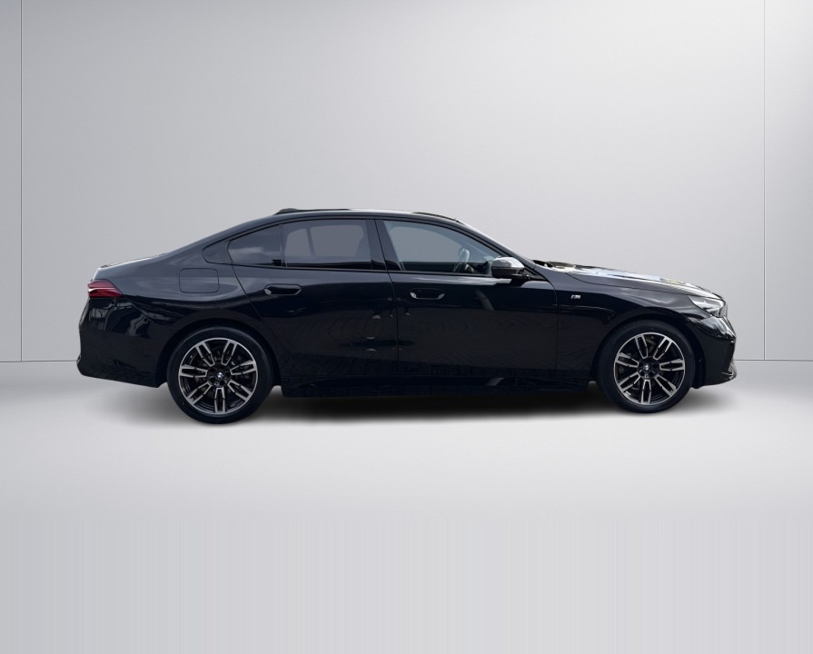 BMW Seria 5 530e xDrive M-Sport (2)