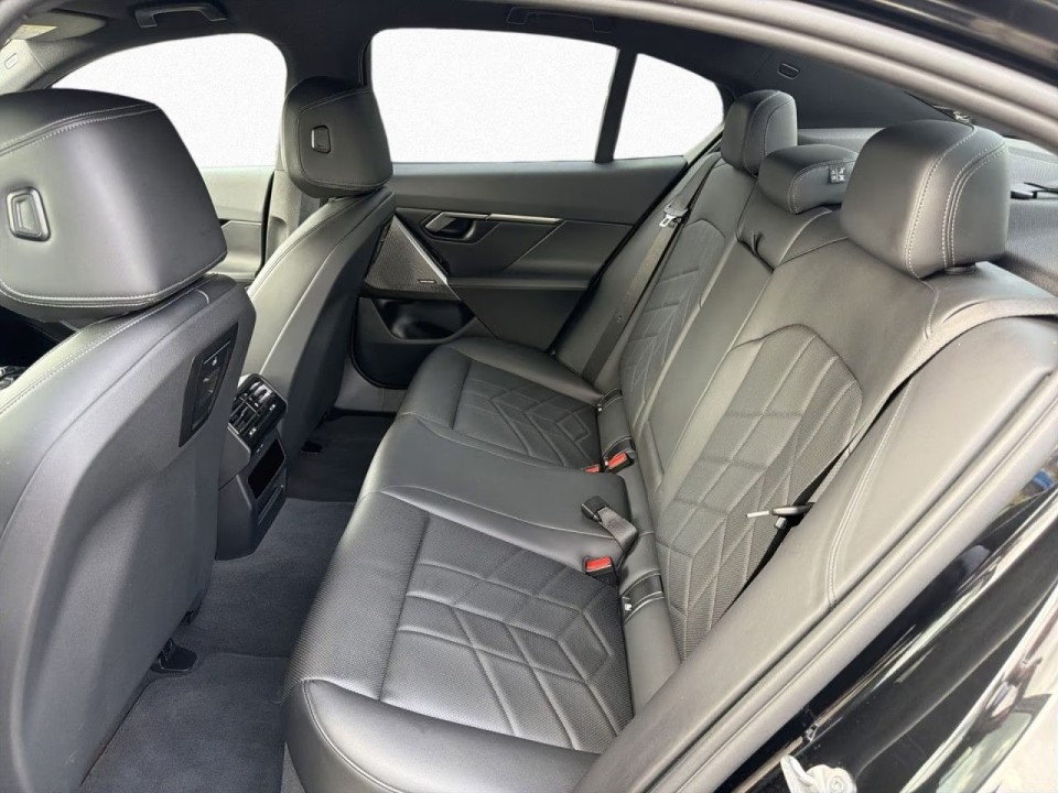 BMW Seria 5 530e xDrive M-Sport - foto 13