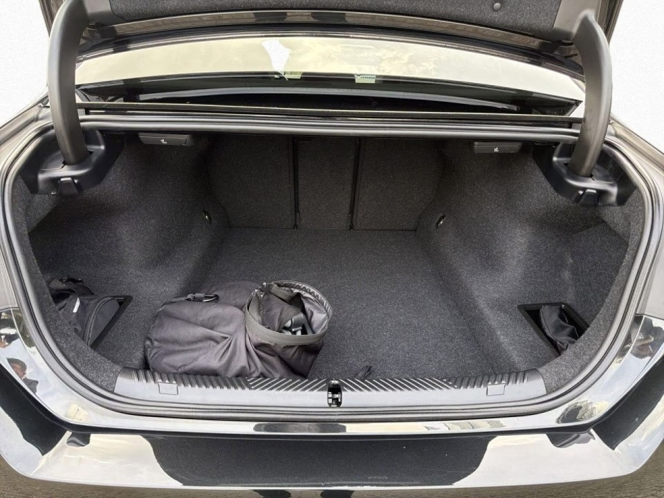 BMW Seria 5 530e xDrive M-Sport - foto 14