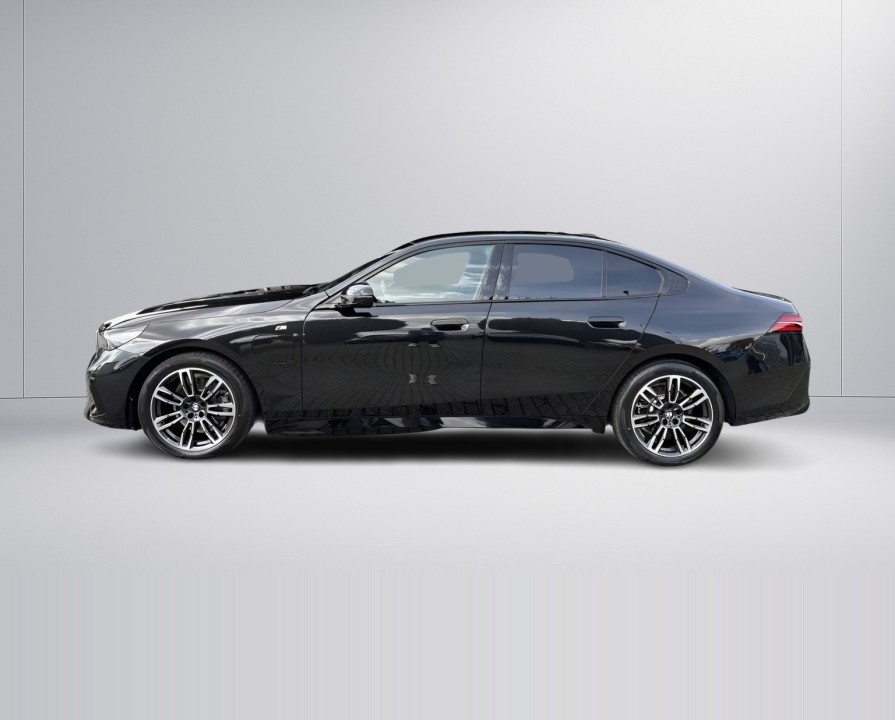 BMW Seria 5 530e xDrive M-Sport (5)