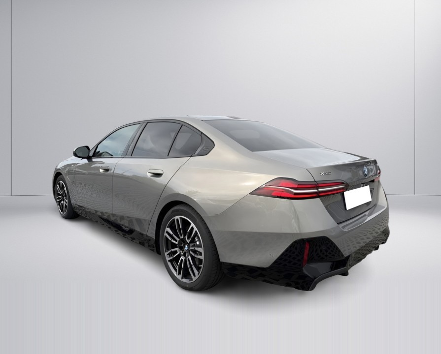 BMW Seria 5 530e xDrive M-Sport (4)