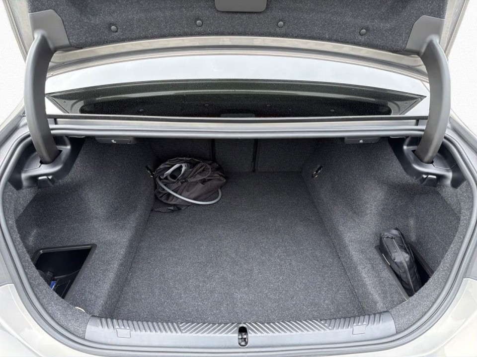 BMW Seria 5 530e xDrive M-Sport - foto 14