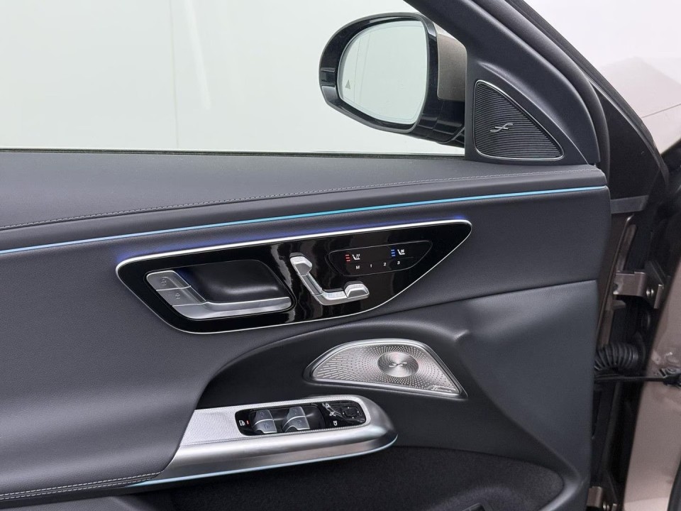 Mercedes-Benz E 300e 4MATIC Exclusive - foto 31