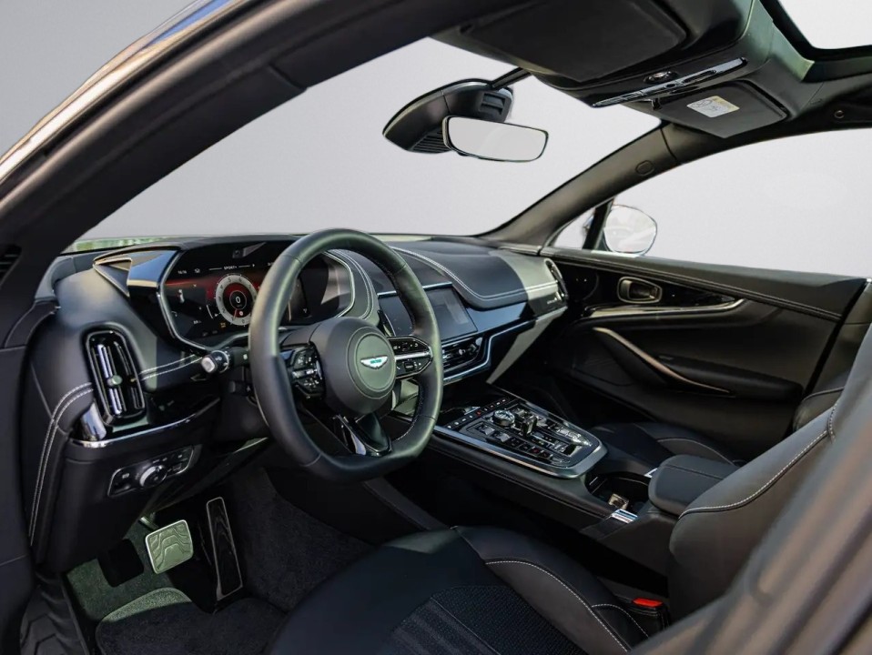 Aston Martin DBX 707 - foto 14