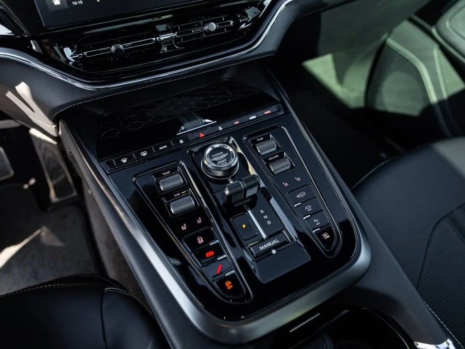 Aston Martin DBX 707 - foto 15