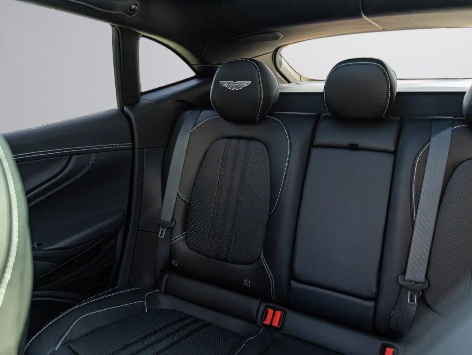 Aston Martin DBX 707 - foto 22