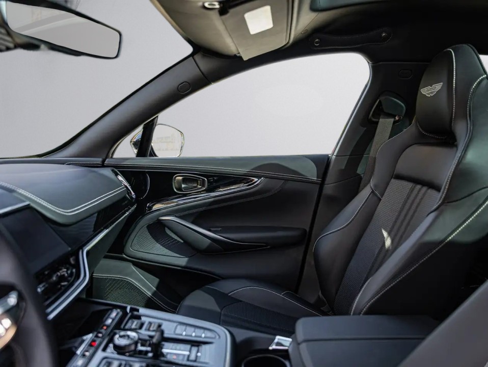 Aston Martin DBX 707 - foto 20