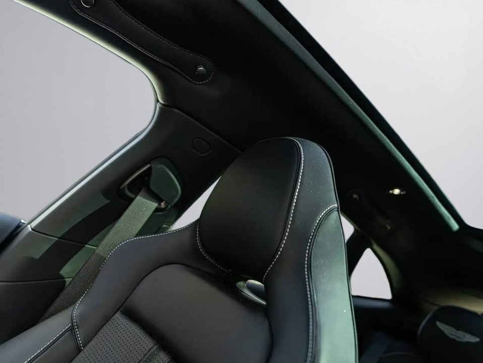 Aston Martin DBX 707 - foto 21