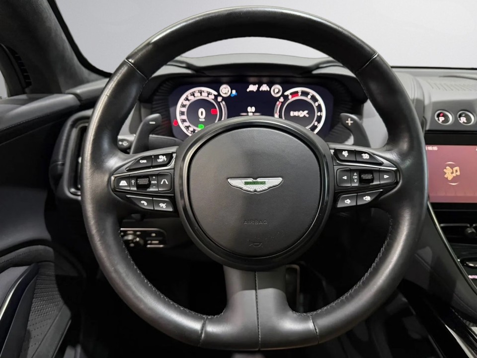Aston Martin DBX 707 - foto 13