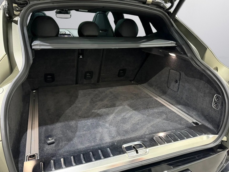 Aston Martin DBX 707 - foto 32