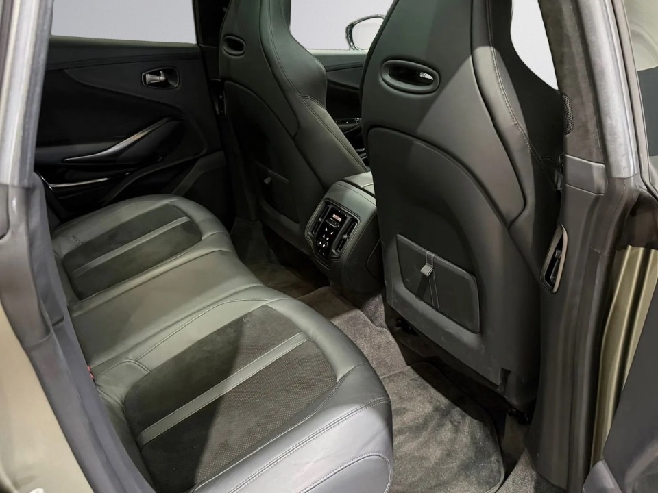 Aston Martin DBX 707 - foto 10