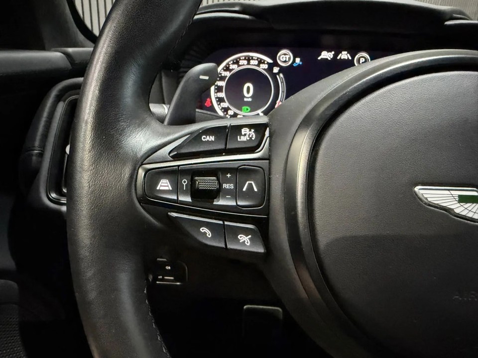 Aston Martin DBX 707 - foto 16