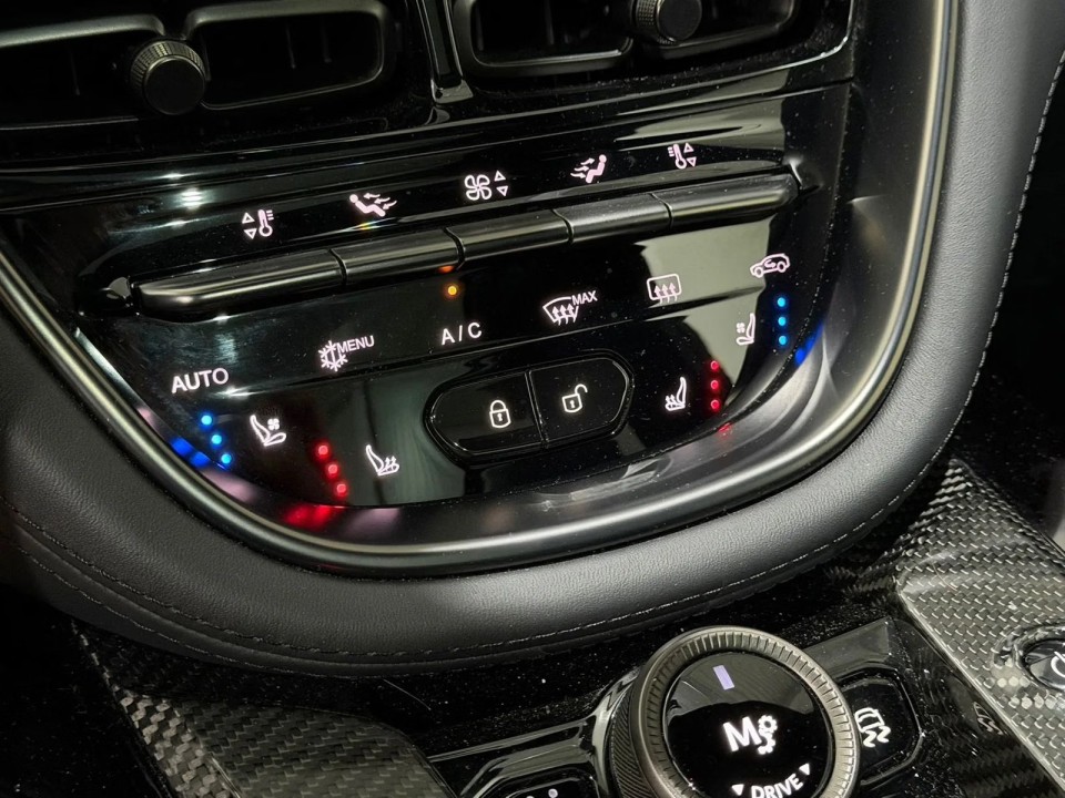 Aston Martin DBX 707 - foto 17