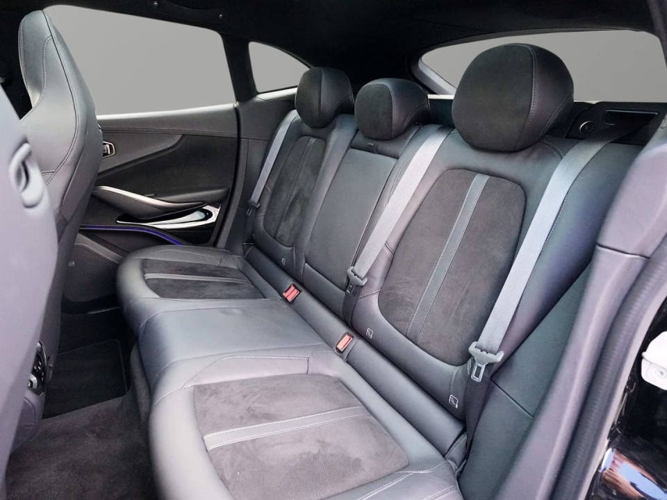 Aston Martin DBX - foto 22