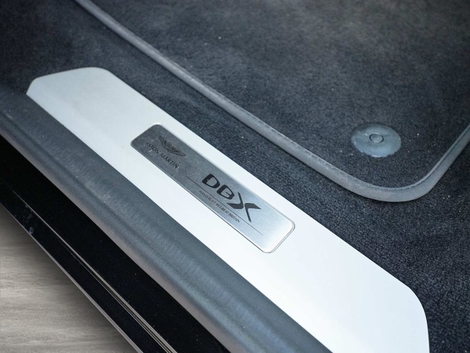 Aston Martin DBX - foto 30