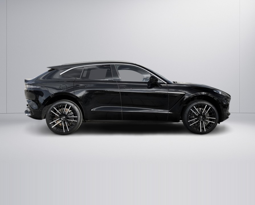 Aston Martin DBX (3)