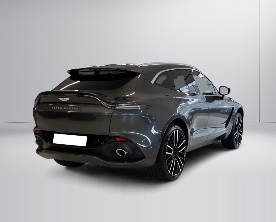 Aston Martin DBX (2)