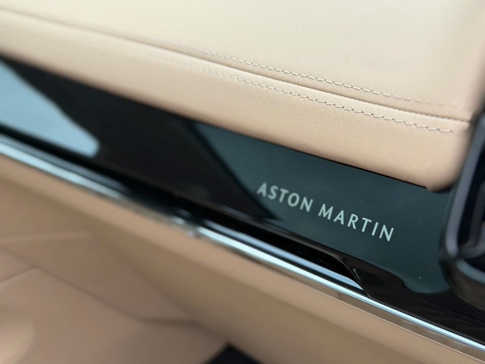 Aston Martin DBX 707 - foto 24
