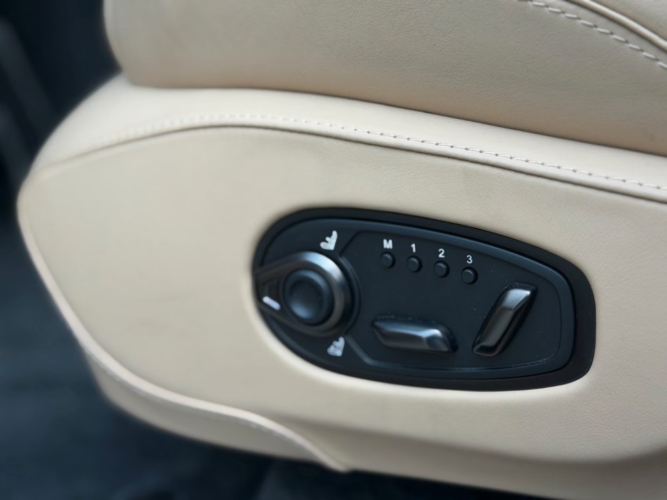 Aston Martin DBX 707 - foto 28