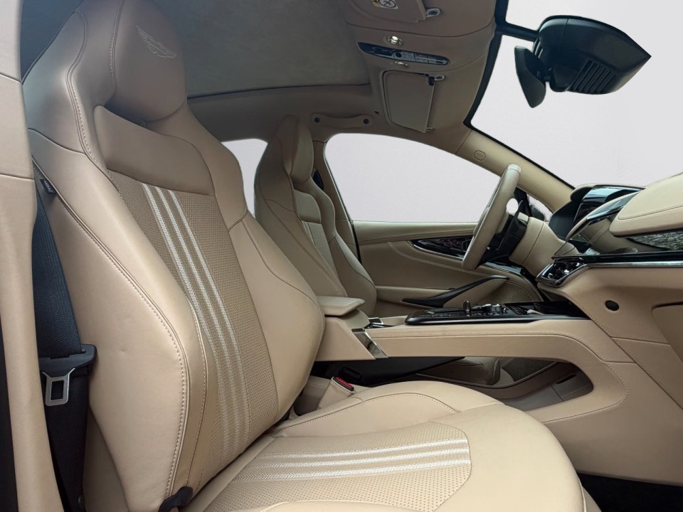Aston Martin DBX 707 - foto 16