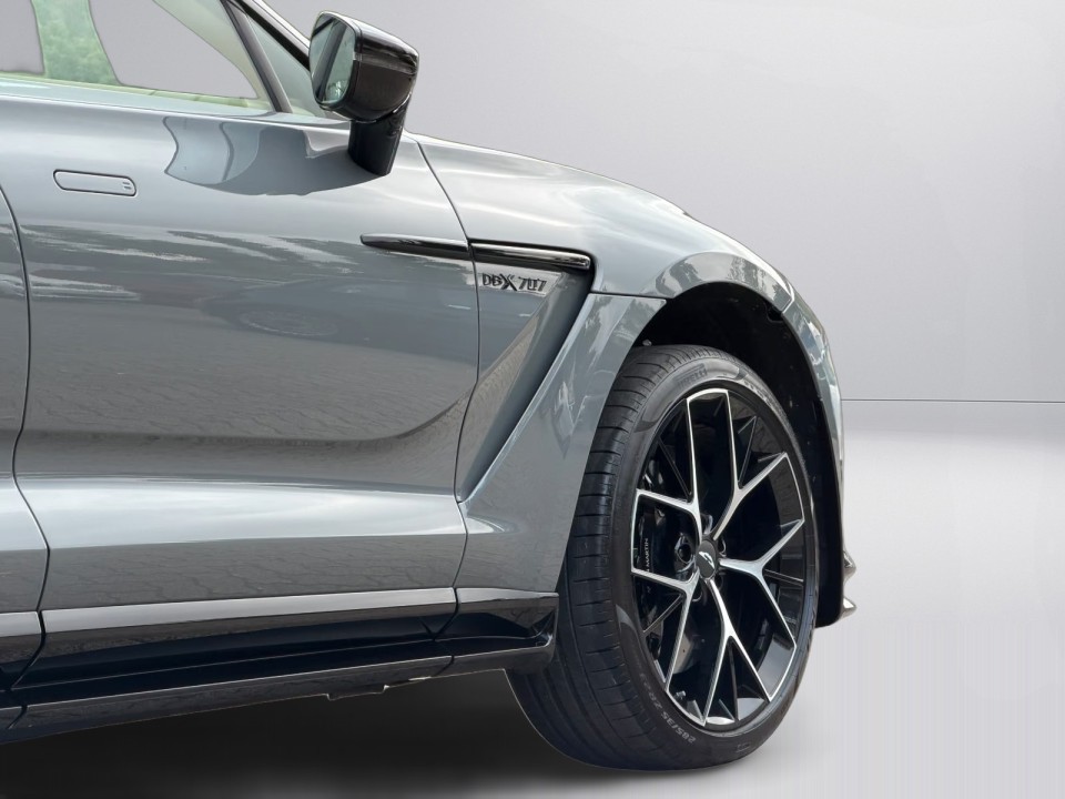 Aston Martin DBX 707 - foto 36