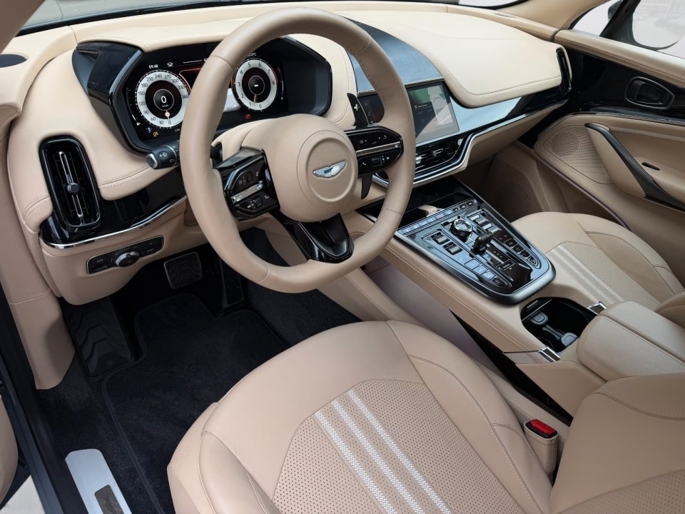 Aston Martin DBX 707 - foto 11