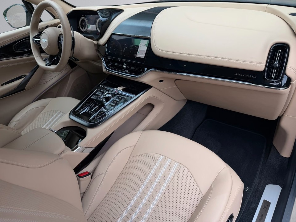 Aston Martin DBX 707 - foto 17