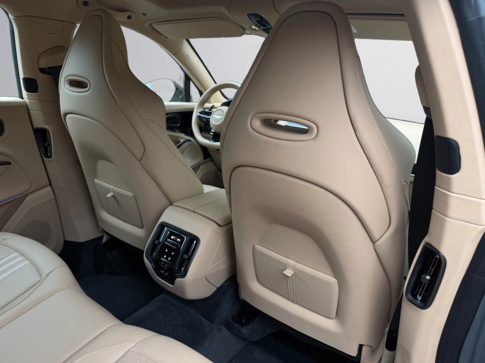 Aston Martin DBX 707 - foto 15
