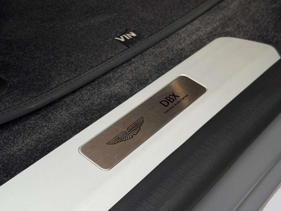Aston Martin DBX 707 - foto 31