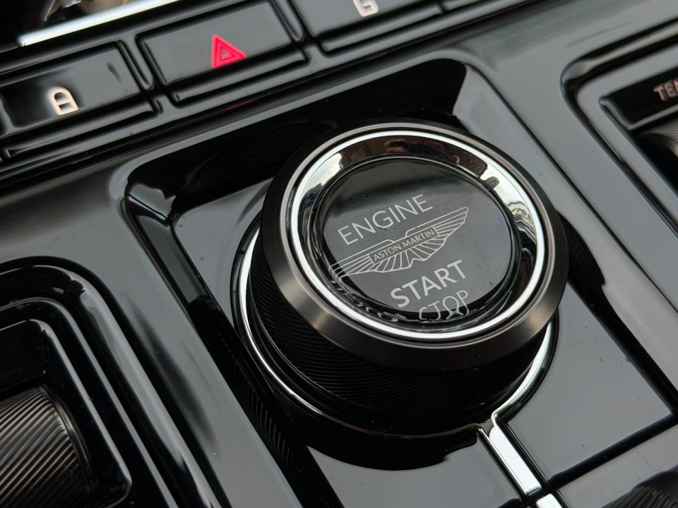 Aston Martin DBX 707 - foto 25