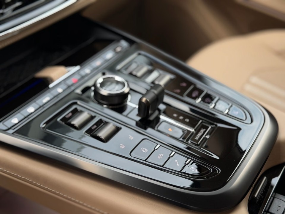 Aston Martin DBX 707 - foto 26
