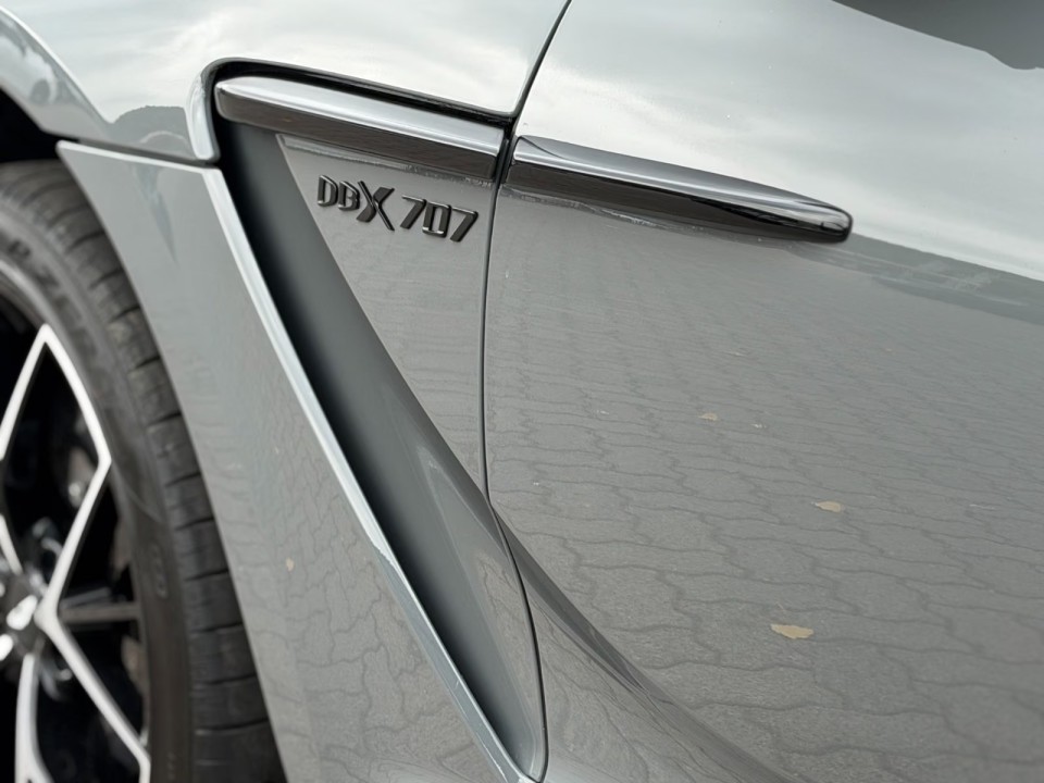 Aston Martin DBX 707 - foto 34