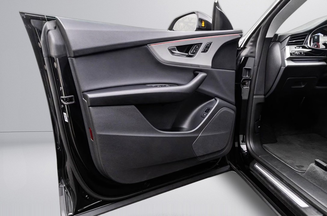 Audi Q8 55TFSI quattro - foto 25