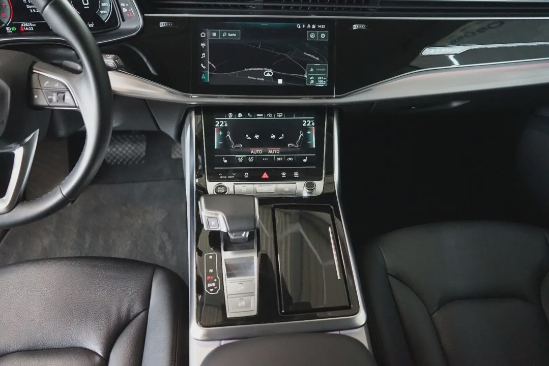Audi Q8 55TFSI quattro - foto 12