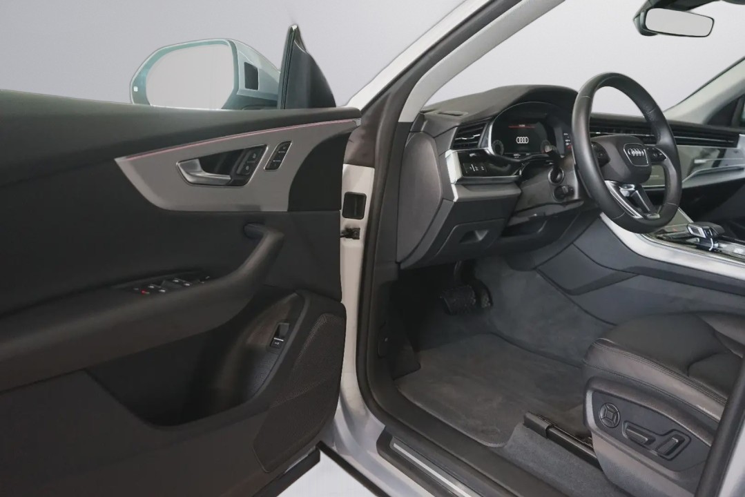 Audi Q8 55TFSI quattro - foto 7