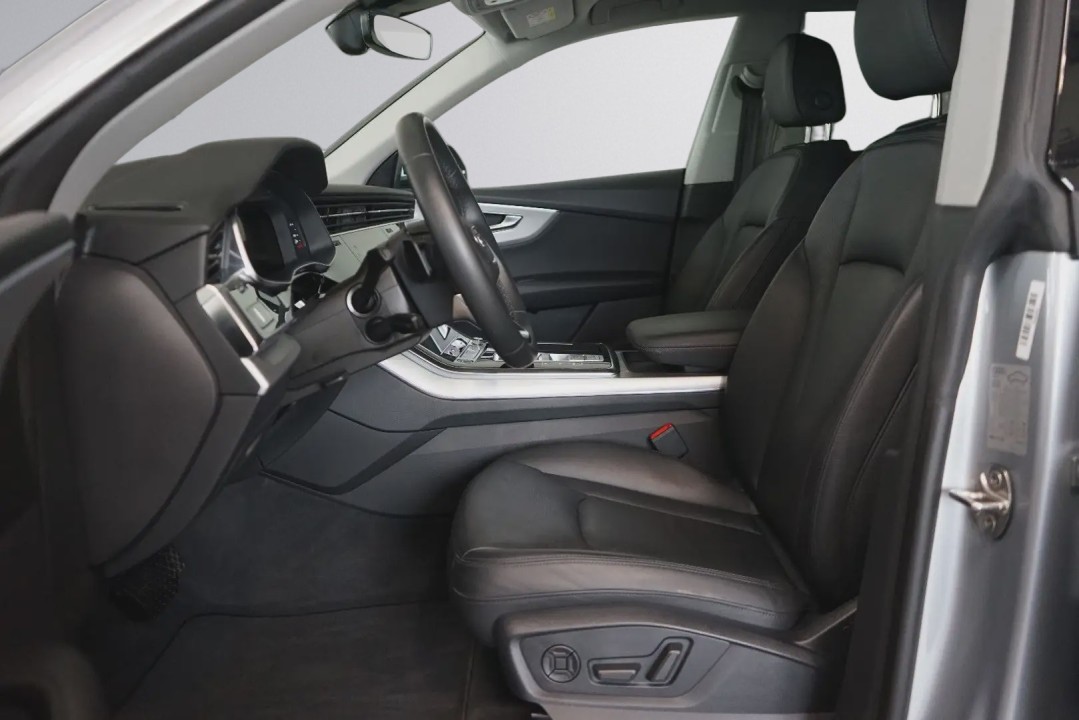Audi Q8 55TFSI quattro - foto 8