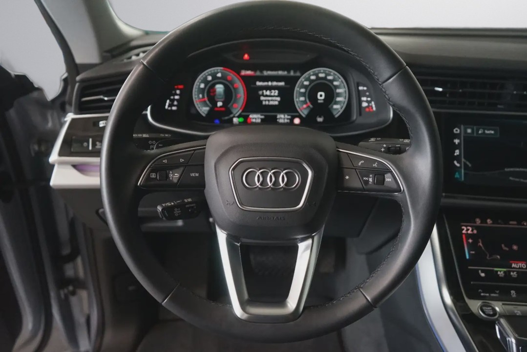 Audi Q8 55TFSI quattro - foto 13