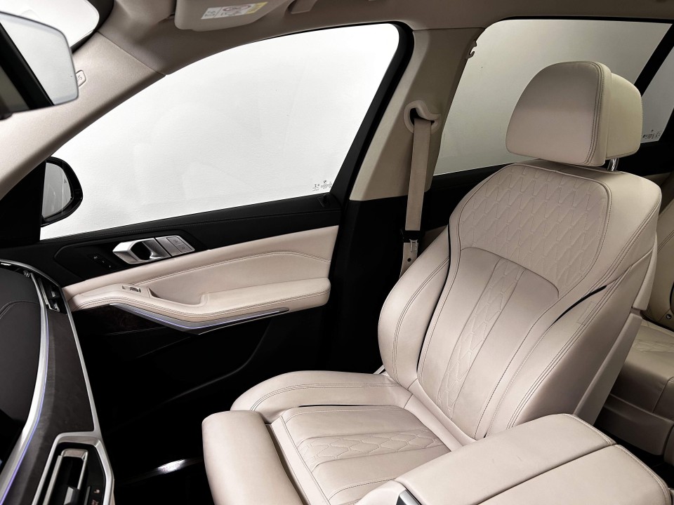 BMW X7 xDrive40i - foto 24