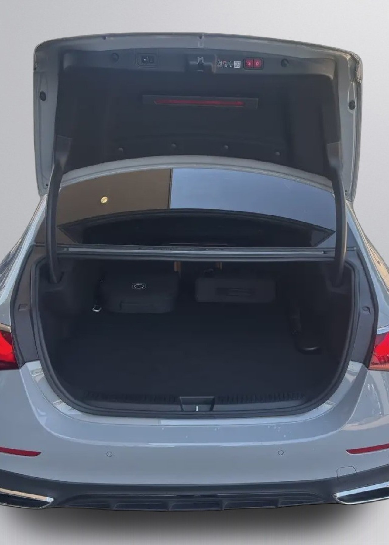 Mercedes-Benz E 400e 4MATIC AMG Line - foto 12