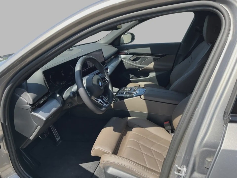 BMW 5 Series 2024 — imagine 16