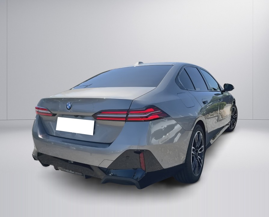 BMW 5 Series 2024 — imagine 2